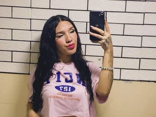 Naomi_Lux